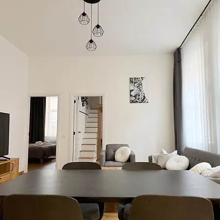 Prestigious Location - 2 Bedrooms - 6 Guests - Centre