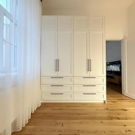 Апартаменти Prestigious Location - 2 Bedrooms - 6 Guests - Centre *