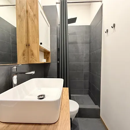 Апартаменти Prestigious Location - 2 Bedrooms - 6 Guests - Centre *