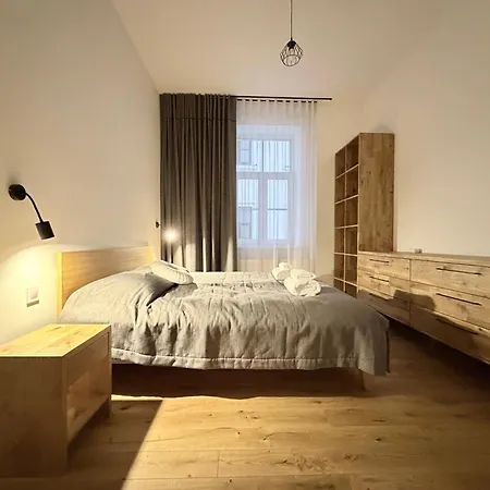 Prestigious Location - 2 Bedrooms - 6 Guests - Centre Апартаменти Рига