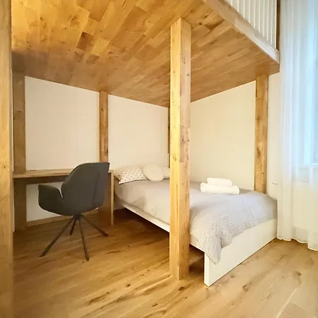 Prestigious Location - 2 Bedrooms - 6 Guests - Centre Apartament *