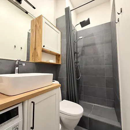 Prestigious Location - 2 Bedrooms - 6 Guests - Centre Apartament *