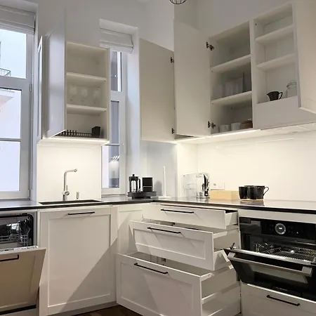 Prestigious Location - 2 Bedrooms - 6 Guests - Centre * Riga