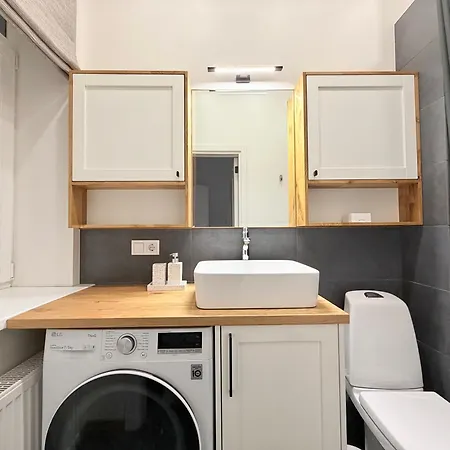 Design With 2 Bathrooms - Blaumana Street