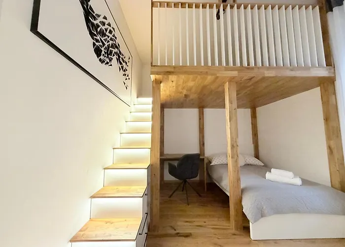 Prestigious Location - 2 Bedrooms - 6 Guests - Centre