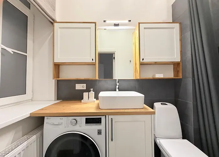 Prestigious Location - 2 Bedrooms - 6 Guests - Centre