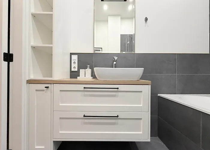 Prestigious Location - 2 Bedrooms - 6 Guests - Centre * Riga