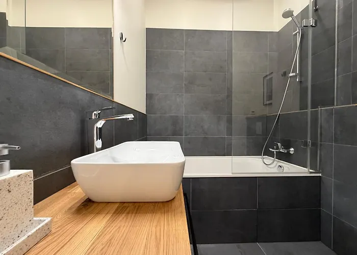 Prestigious Location - 2 Bedrooms - 6 Guests - Centre Dzīvoklis *